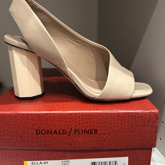 Donald Pliner Ella Sandal - Picture 2 of 4